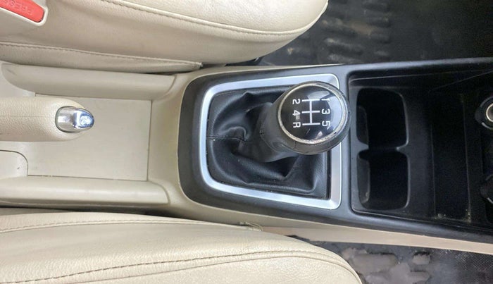 2017 Maruti Dzire ZXI, Petrol, Manual, 1,00,368 km, Gear Lever