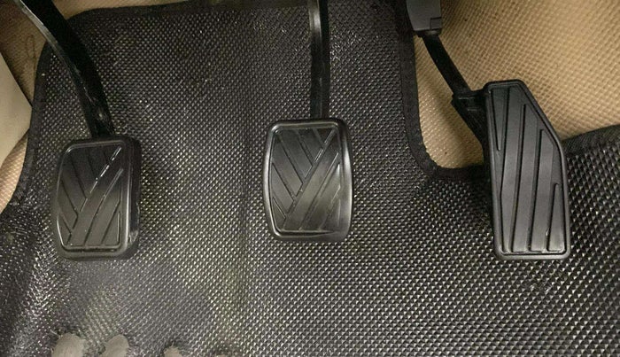 2017 Maruti Dzire ZXI, Petrol, Manual, 1,00,368 km, Pedals