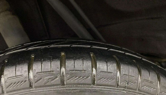 2018 Renault Kwid RXT 1.0, Petrol, Manual, 48,574 km, Right Rear Tyre Tread
