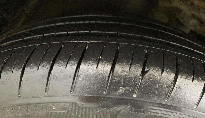 2021 Skoda KUSHAQ STYLE 1.0L TSI AT, Petrol, Automatic, 54,778 km, Left Front Tyre Tread