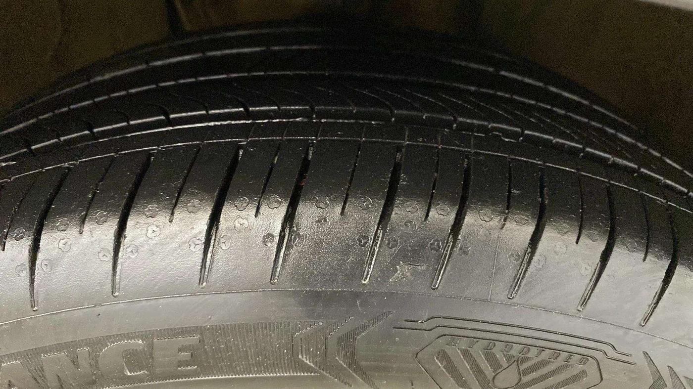 2021 Skoda KUSHAQ STYLE 1.0L TSI AT, Petrol, Automatic, 54,778 km, Right Front Tyre Tread