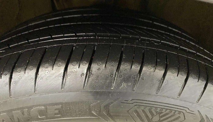 2021 Skoda KUSHAQ STYLE 1.0L TSI AT, Petrol, Automatic, 54,778 km, Right Front Tyre Tread