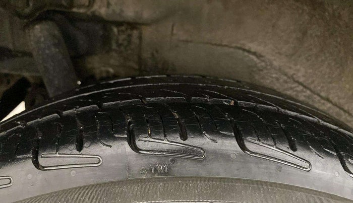 2016 Maruti Wagon R 1.0 VXI, Petrol, Manual, 82,775 km, Right Rear Tyre Tread