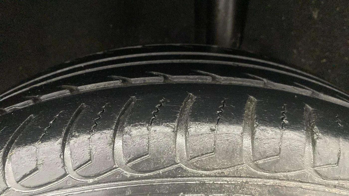 2016 Ford Ecosport TITANIUM 1.5L DIESEL, Diesel, Manual, 68,660 km, Left Rear Tyre Tread