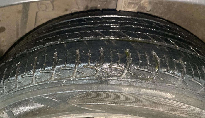 2015 Maruti Ertiga VXI CNG, CNG, Manual, 24,340 km, Left Front Tyre Tread