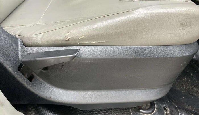 2017 Mahindra Kuv100 K2 D 6 STR, Diesel, Manual, 41,416 km, Driver Side Adjustment Panel