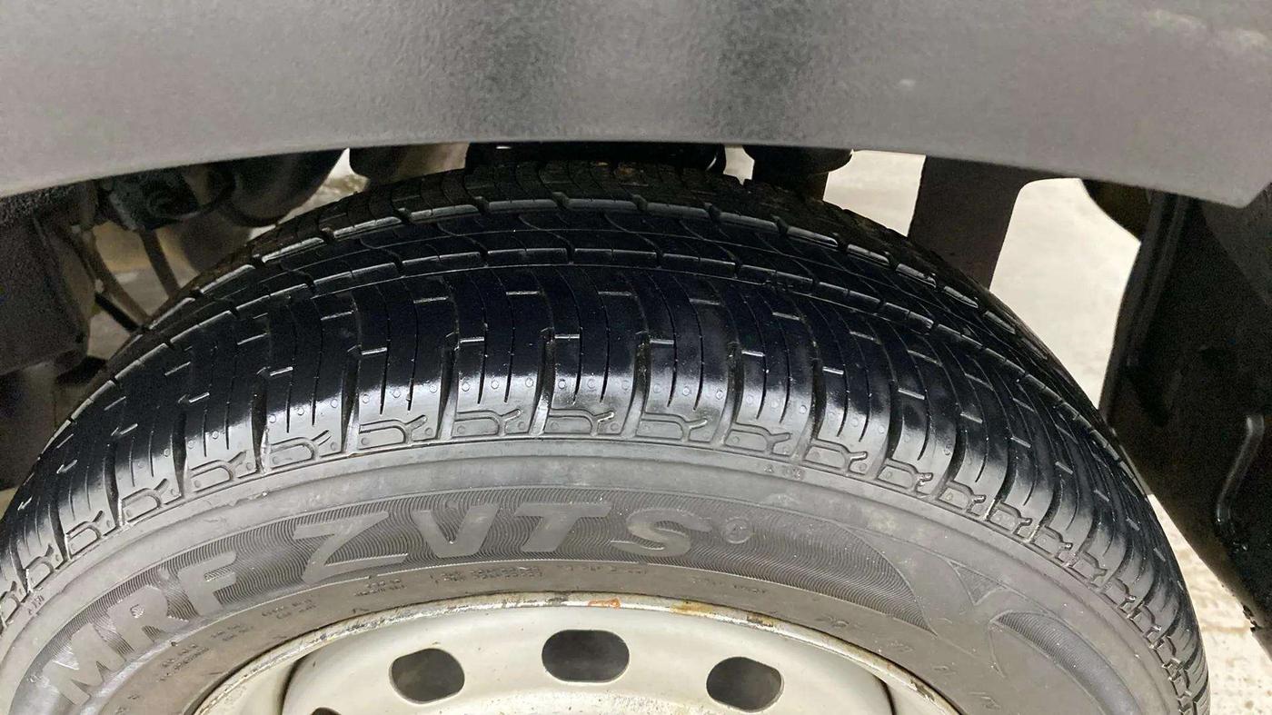 2017 Mahindra Kuv100 K2 D 6 STR, Diesel, Manual, 41,605 km, Left Rear Tyre Tread