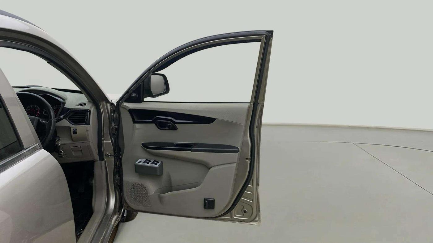2017 Mahindra Kuv100 K2 D 6 STR, Diesel, Manual, 41,605 km, RHS Front Door