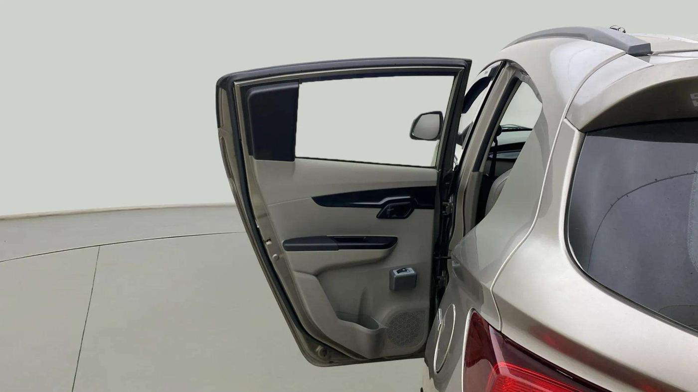 2017 Mahindra Kuv100 K2 D 6 STR, Diesel, Manual, 41,605 km, LHS Rear Door