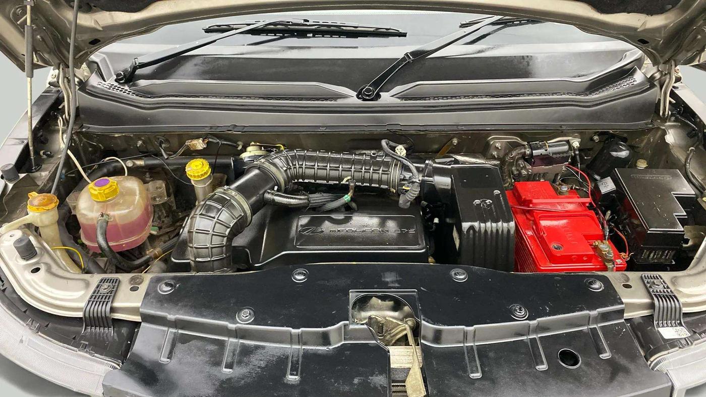 2017 Mahindra Kuv100 K2 D 6 STR, Diesel, Manual, 41,605 km, Engine View