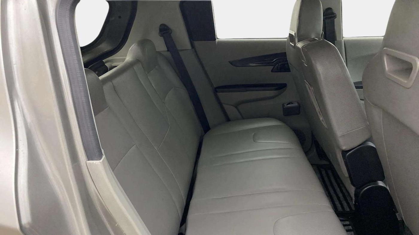 2017 Mahindra Kuv100 K2 D 6 STR, Diesel, Manual, 41,605 km, Right Side Rear Door Cabin