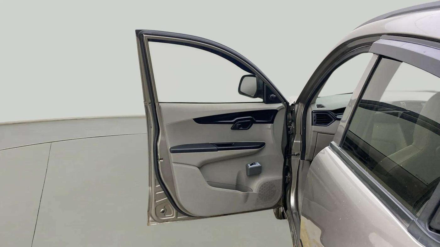 2017 Mahindra Kuv100 K2 D 6 STR, Diesel, Manual, 41,605 km, LHS Front Door