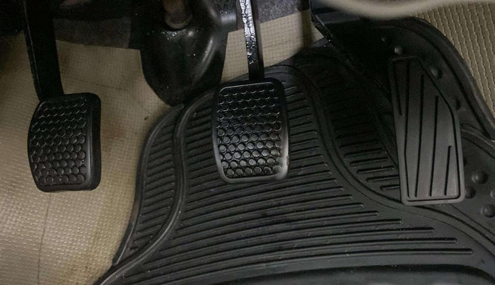 2017 Maruti Alto K10 VXI, Petrol, Manual, 70,444 km, Pedals