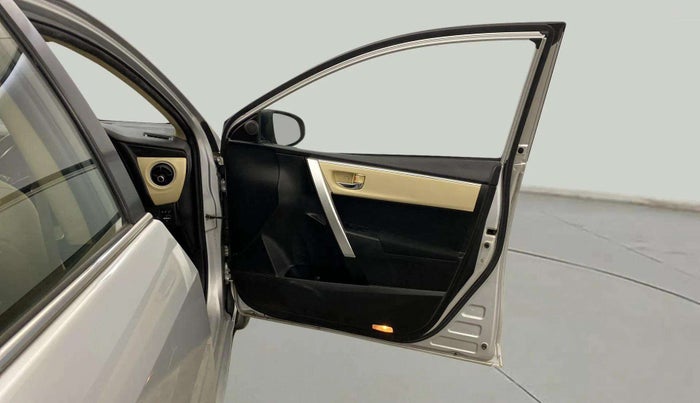 2018 Toyota Corolla Altis G PETROL, Petrol, Manual, 94,710 km, RHS Front Door