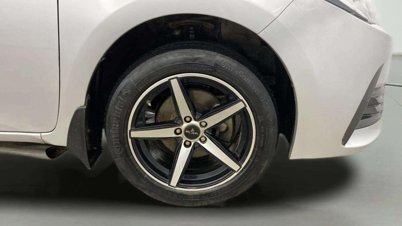 2018 Toyota Corolla Altis G PETROL, Petrol, Manual, 94,710 km, Right Front Wheel