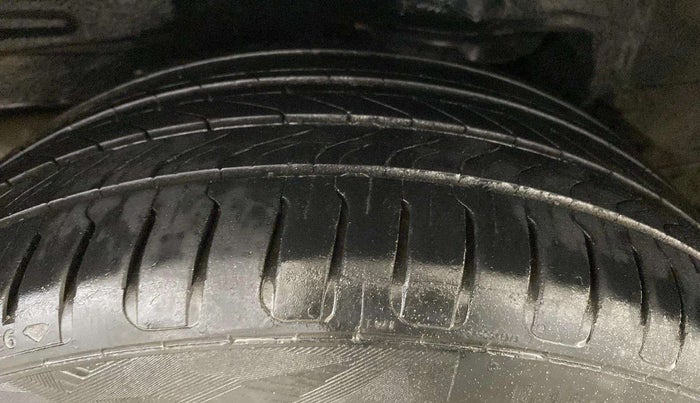 2018 Toyota Corolla Altis G PETROL, Petrol, Manual, 94,710 km, Right Rear Tyre Tread