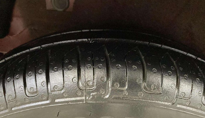 2014 Hyundai i10 MAGNA 1.1, Petrol, Manual, 25,313 km, Right Rear Tyre Tread