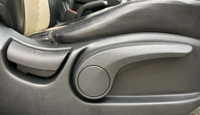 2019 Hyundai Creta E PLUS 1.4 DIESEL, Diesel, Manual, 1,08,262 km, Driver Side Adjustment Panel