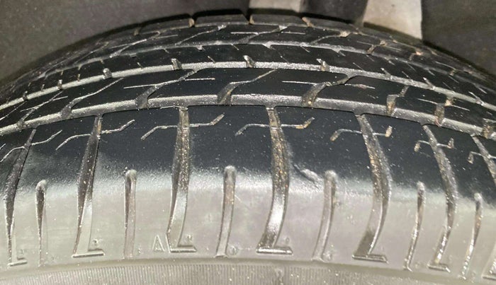 2019 Hyundai Creta E PLUS 1.4 DIESEL, Diesel, Manual, 1,08,262 km, Left Rear Tyre Tread
