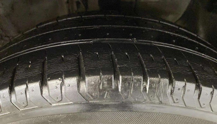 2015 Hyundai Elite i20 ASTA 1.2, Petrol, Manual, 75,060 km, Right Front Tyre Tread