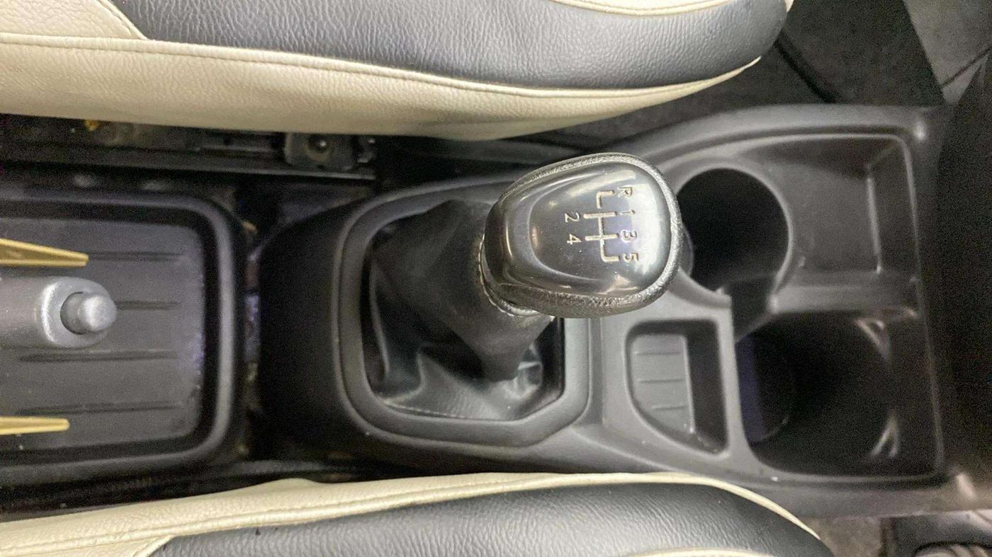 2019 Datsun Redi Go A, Petrol, Manual, 49,016 km, Gear Lever