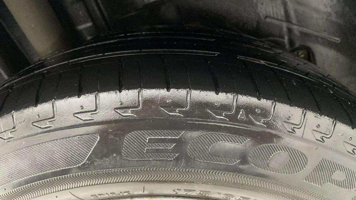 2018 Ford Figo Aspire TITANIUM 1.2 PETROL, CNG, Manual, 85,885 km, Right Rear Tyre Tread