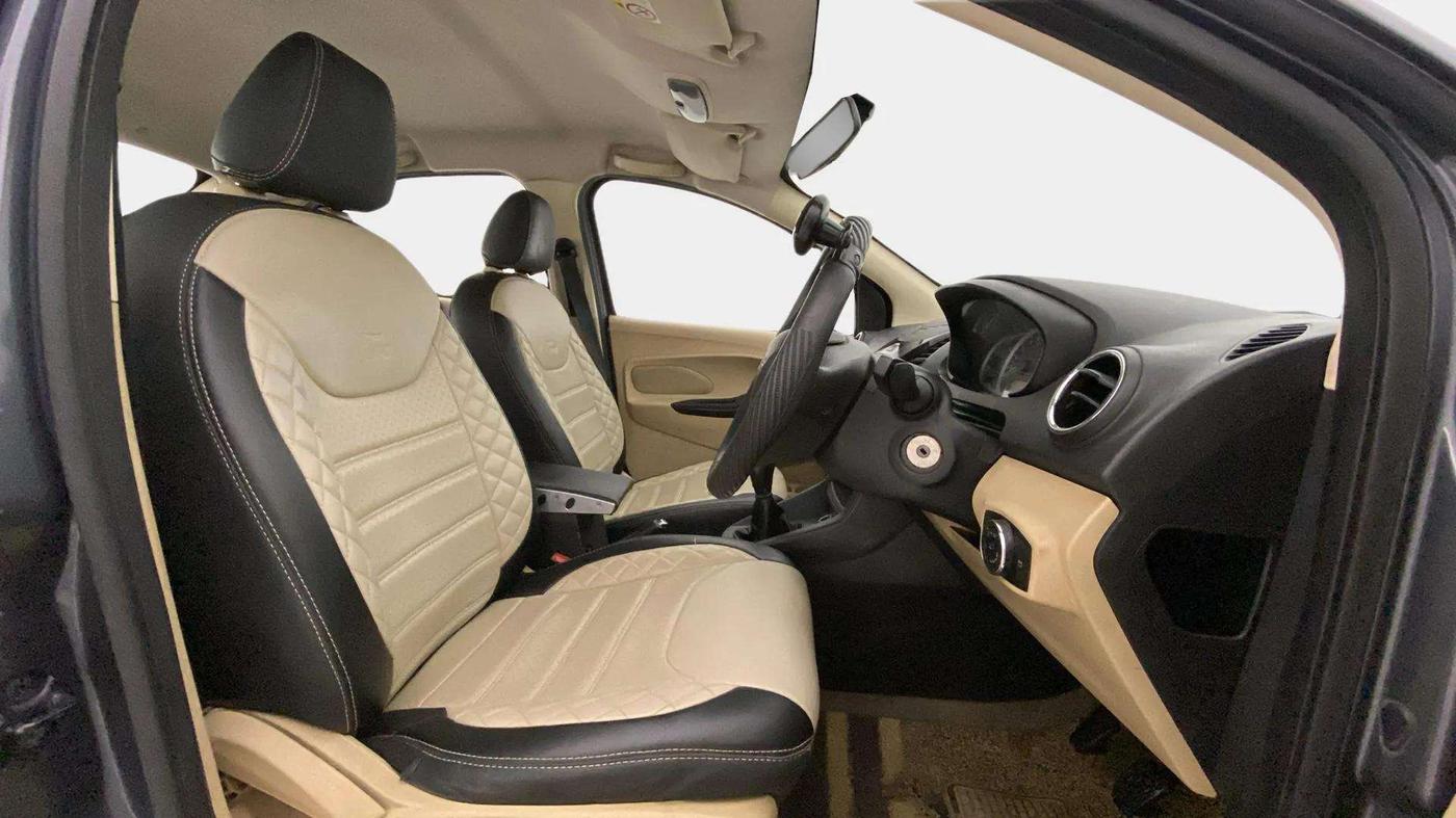 2018 Ford Figo Aspire TITANIUM 1.2 PETROL, CNG, Manual, 85,885 km, Right Side Front Door Cabin