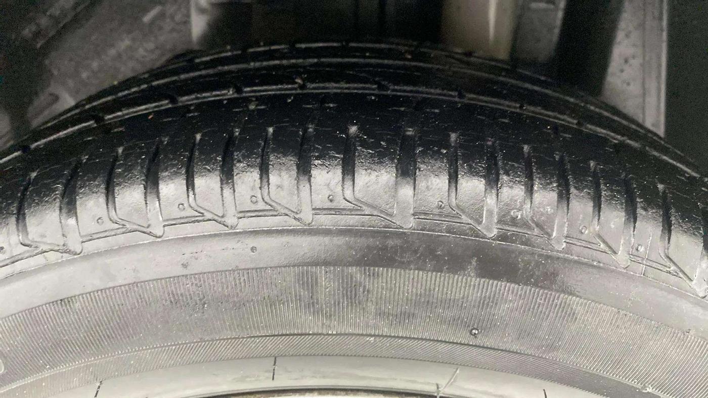 2018 Ford Figo Aspire TITANIUM 1.2 PETROL, CNG, Manual, 85,885 km, Left Rear Tyre Tread