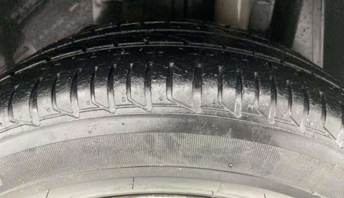 2018 Ford Figo Aspire TITANIUM 1.2 PETROL, CNG, Manual, 84,351 km, Left Rear Tyre Tread