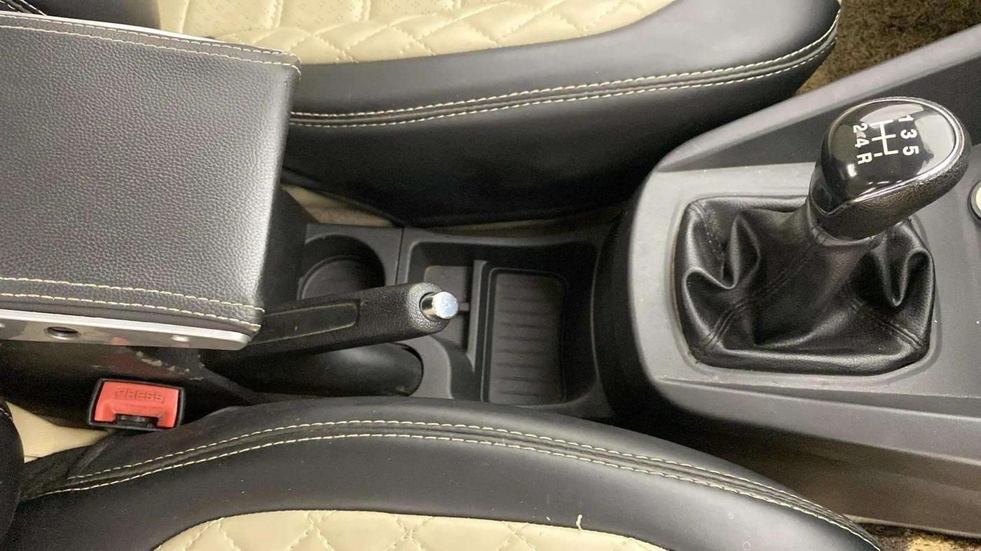 2018 Ford Figo Aspire TITANIUM 1.2 PETROL, CNG, Manual, 85,885 km, Gear Lever
