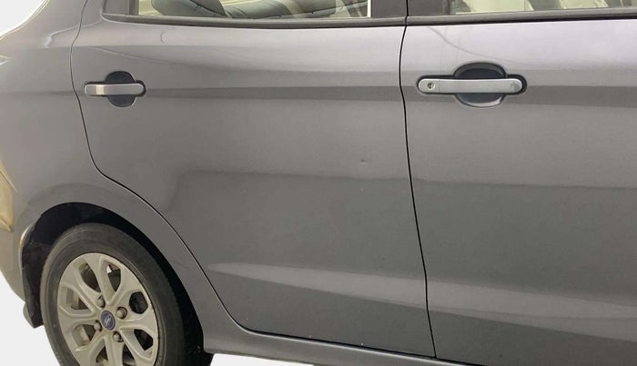 2018 Ford Figo Aspire TITANIUM 1.2 PETROL, CNG, Manual, 84,351 km, Right rear door - Slightly rusted