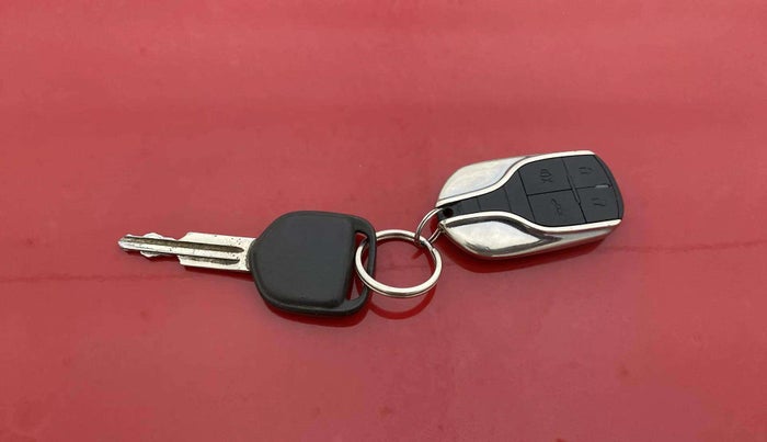 2012 Chevrolet Beat LT PETROL, Petrol, Manual, 51,445 km, Key Close Up