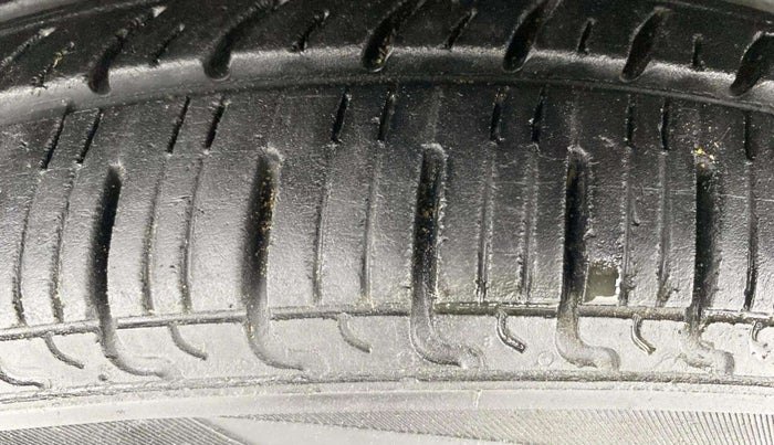2016 Maruti Celerio VXI, Petrol, Manual, 72,383 km, Left Front Tyre Tread