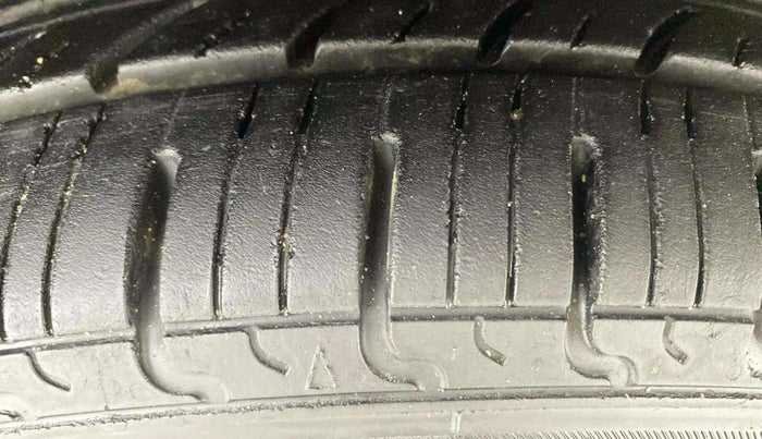 2016 Maruti Celerio VXI, Petrol, Manual, 72,383 km, Right Front Tyre Tread