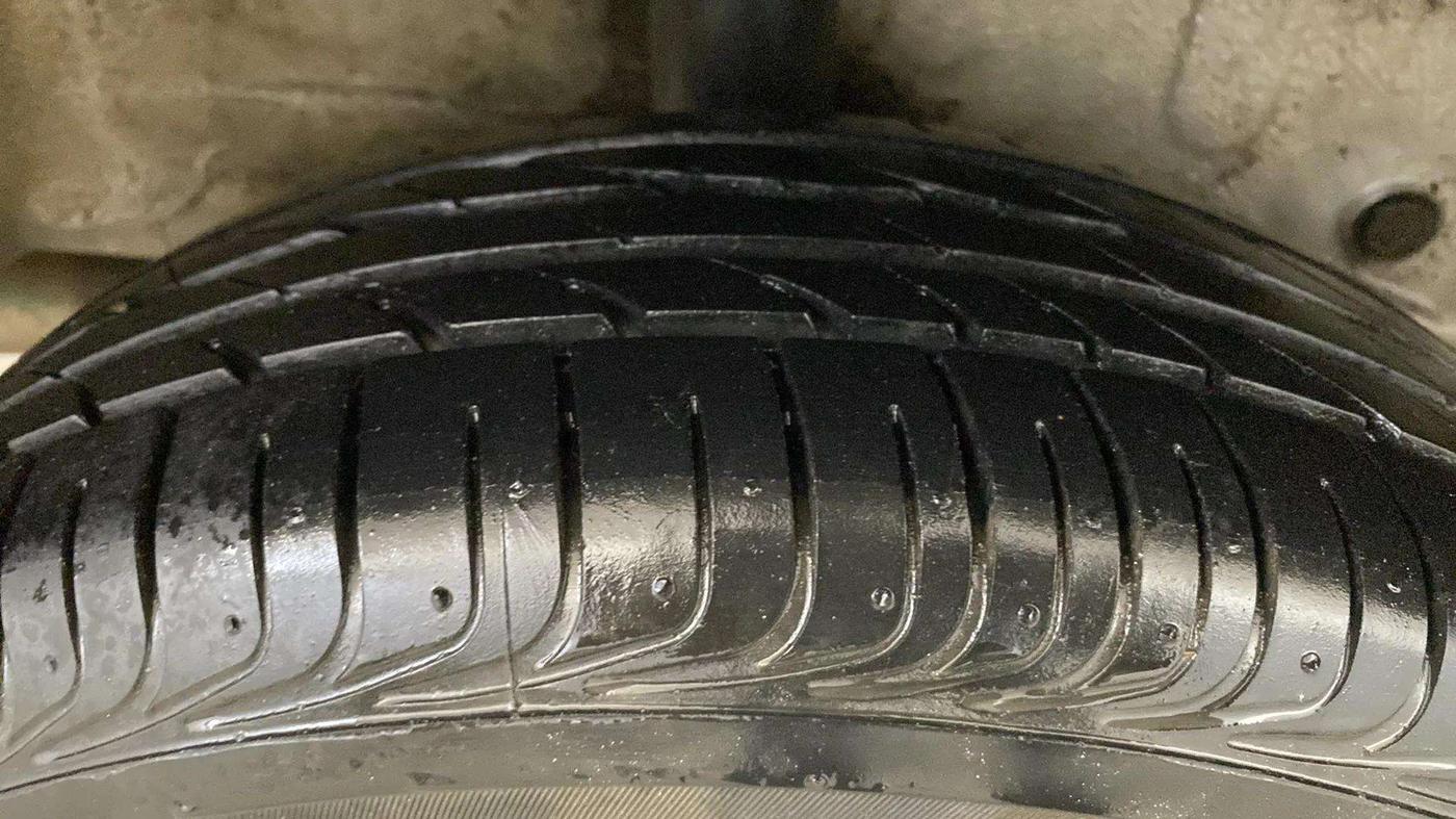 2015 Toyota Etios G, Petrol, Manual, 25,021 km, Right Rear Tyre Tread