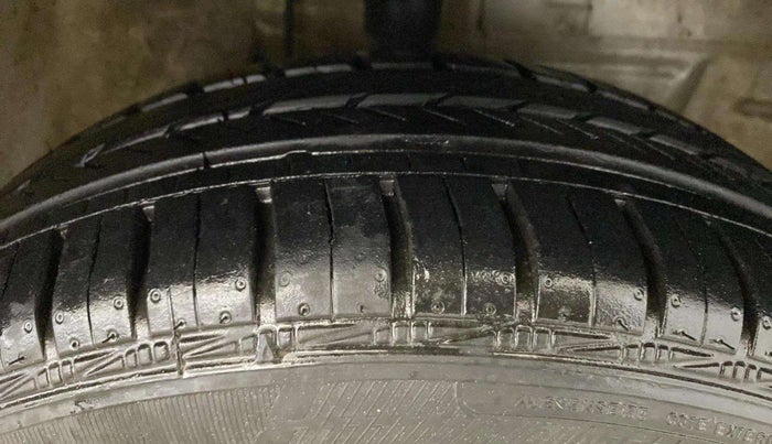 2015 Toyota Etios G, Petrol, Manual, 25,021 km, Right Front Tyre Tread