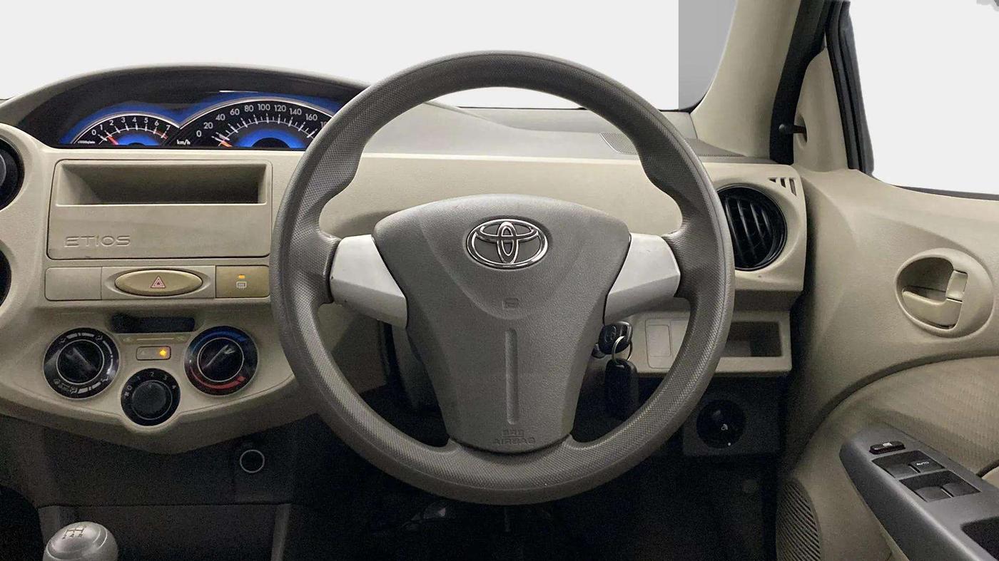 2015 Toyota Etios G, Petrol, Manual, 25,021 km, Steering Wheel Close Up