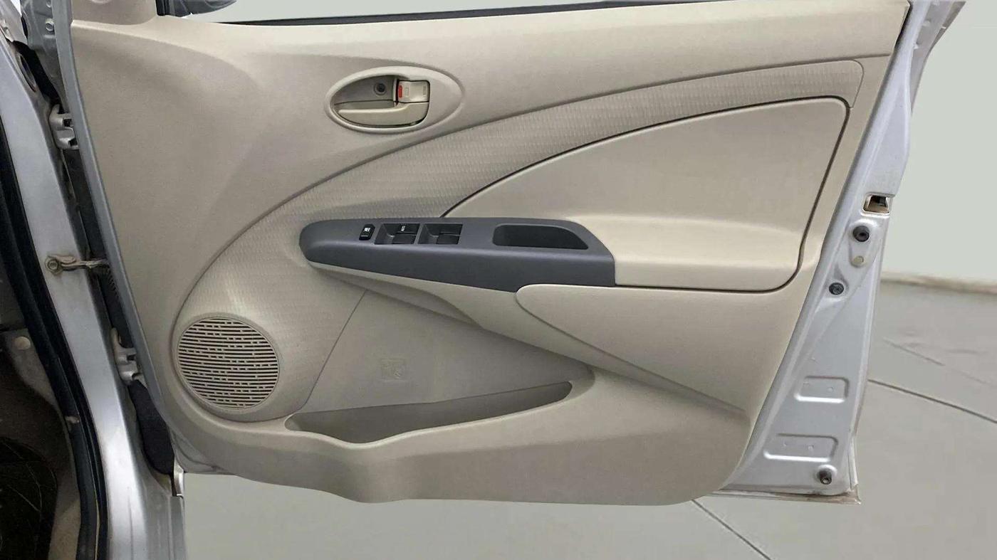 2015 Toyota Etios G, Petrol, Manual, 25,021 km, Driver Side Door Panels Control