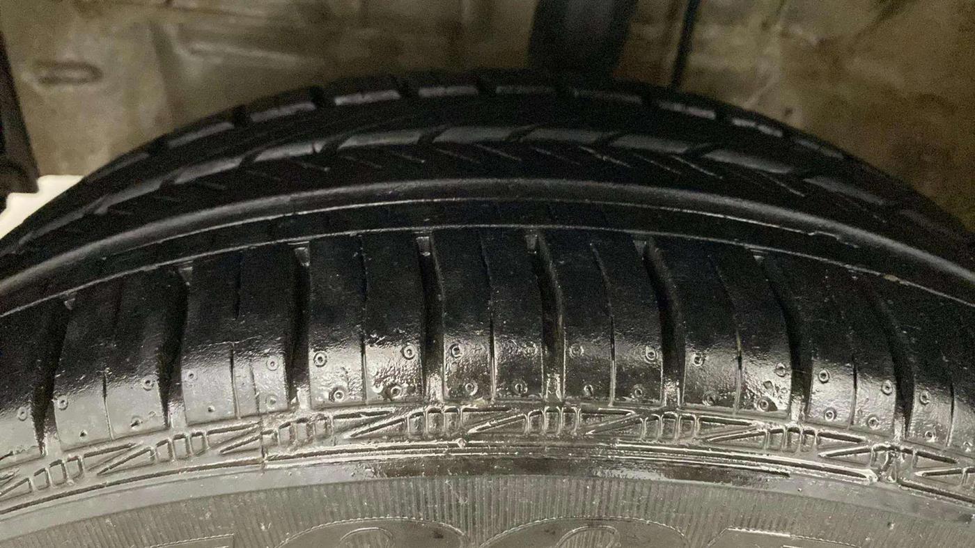 2015 Toyota Etios G, Petrol, Manual, 25,021 km, Left Front Tyre Tread
