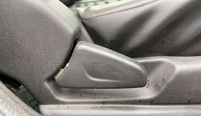 2017 Renault Kwid RXT 0.8, Petrol, Manual, 33,656 km, Driver Side Adjustment Panel