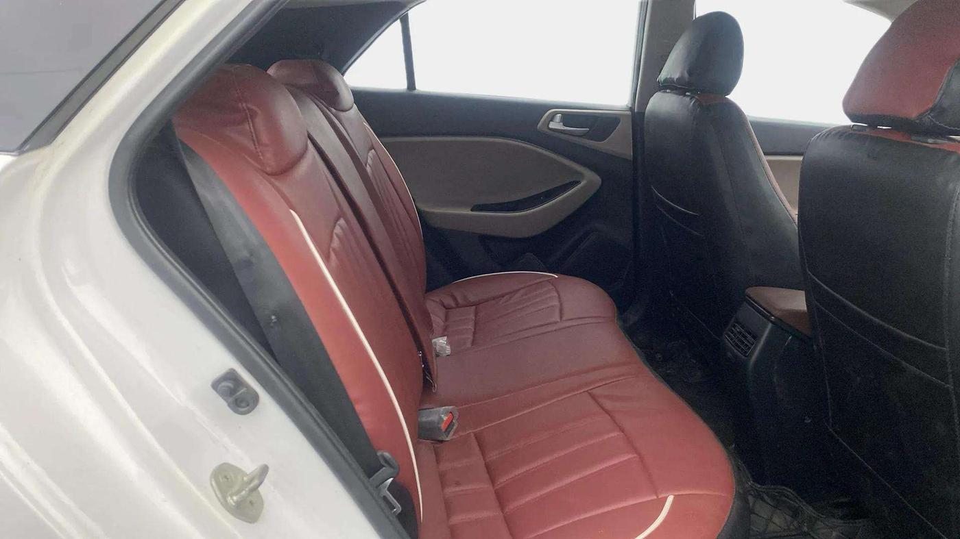 2020 Hyundai Elite i20 ASTA 1.2 (O), Petrol, Manual, 61,837 km, Right Side Rear Door Cabin