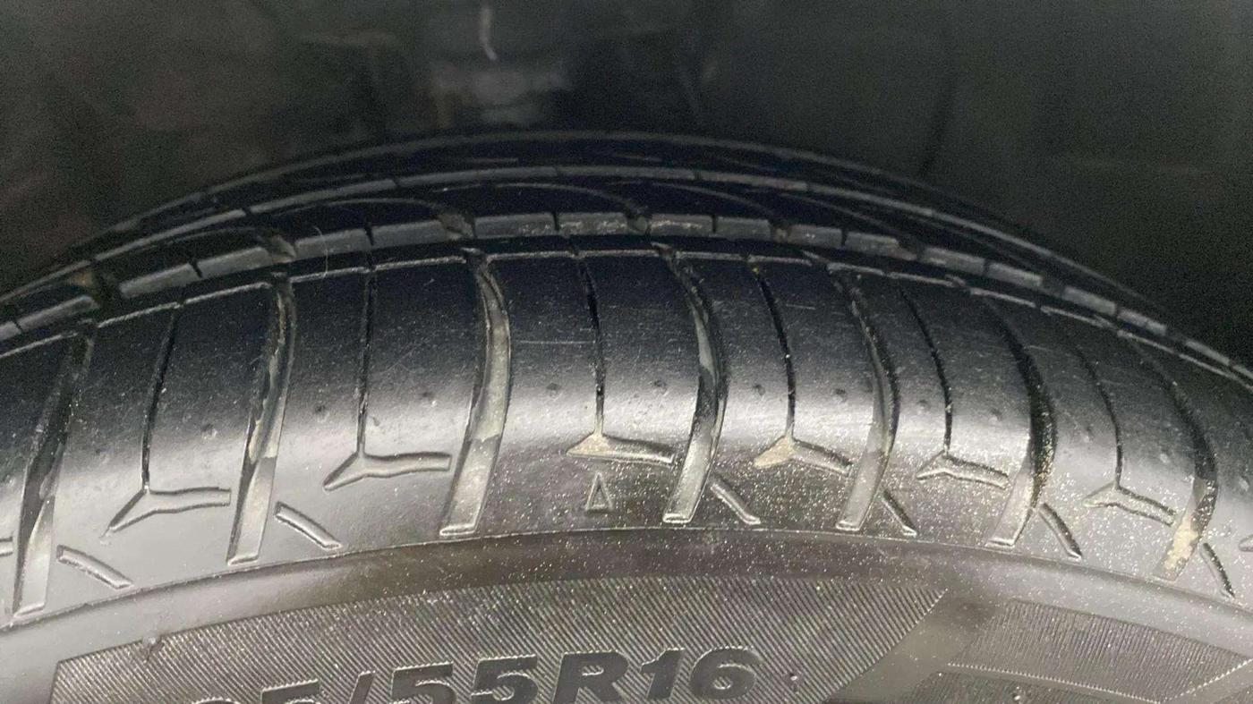 2020 Hyundai Elite i20 ASTA 1.2 (O), Petrol, Manual, 61,837 km, Right Front Tyre Tread