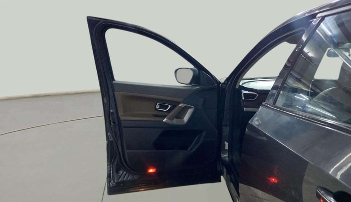 2021 Tata Harrier XZA 2.0L, Diesel, Automatic, 80,191 km, LHS Front Door