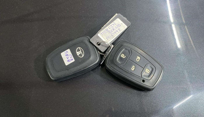 2021 Tata Harrier XZA 2.0L, Diesel, Automatic, 80,191 km, Key Close Up