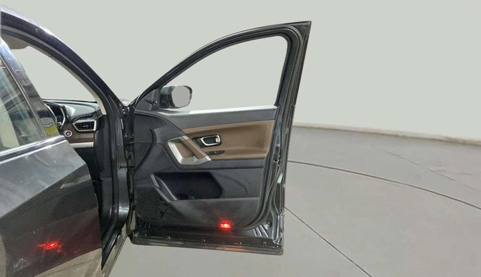 2021 Tata Harrier XZA 2.0L, Diesel, Automatic, 80,191 km, RHS Front Door
