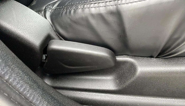 2024 Renault Kwid RXL(O) 1.0L AMT, Petrol, Automatic, 767 km, Driver Side Adjustment Panel