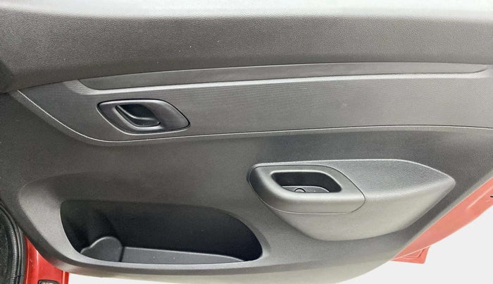 2024 Renault Kwid RXL(O) 1.0L AMT, Petrol, Automatic, 767 km, Driver Side Door Panels Control