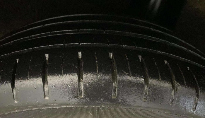 2016 Maruti Baleno ALPHA PETROL 1.2, Petrol, Manual, 80,302 km, Left Rear Tyre Tread