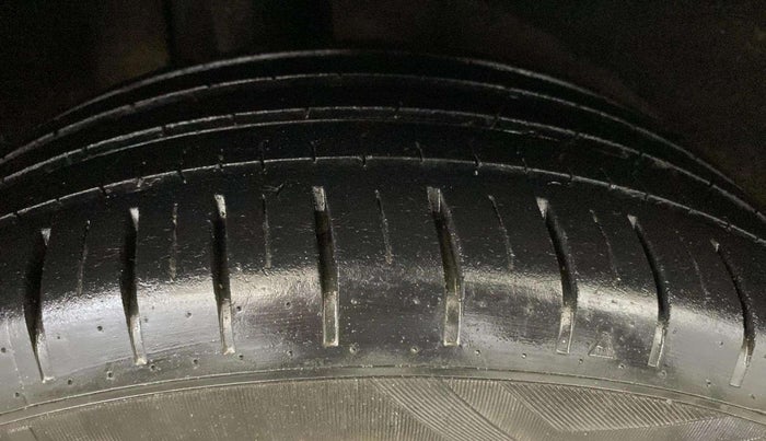 2016 Maruti Baleno ALPHA PETROL 1.2, Petrol, Manual, 80,302 km, Right Rear Tyre Tread