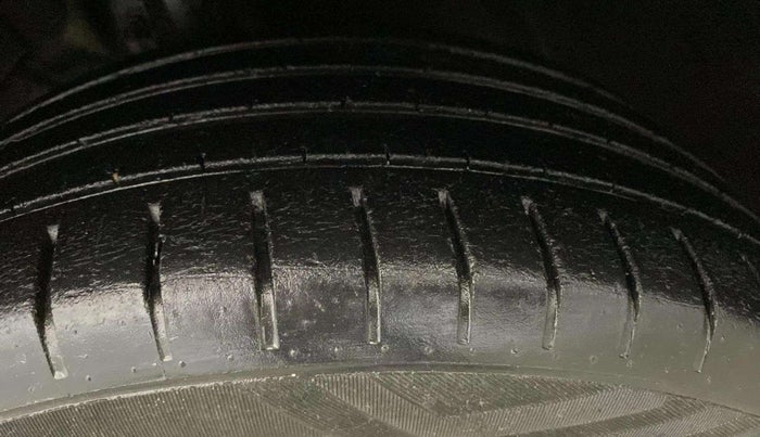 2016 Maruti Baleno ALPHA PETROL 1.2, Petrol, Manual, 80,302 km, Left Front Tyre Tread